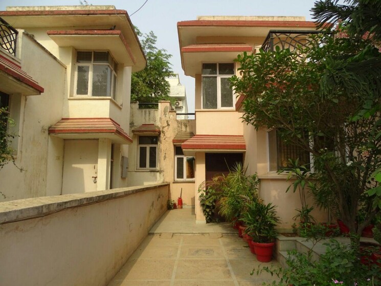 Exterior View, sector 57 3 Bedroom 300 Sq.Yd. Villa In Sector 57 Gurgaon 9097693