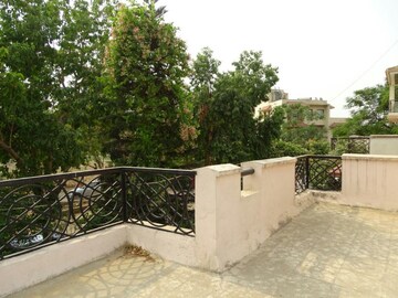 Balcony in 3 BHK Villa at Sector 57 – for Rent