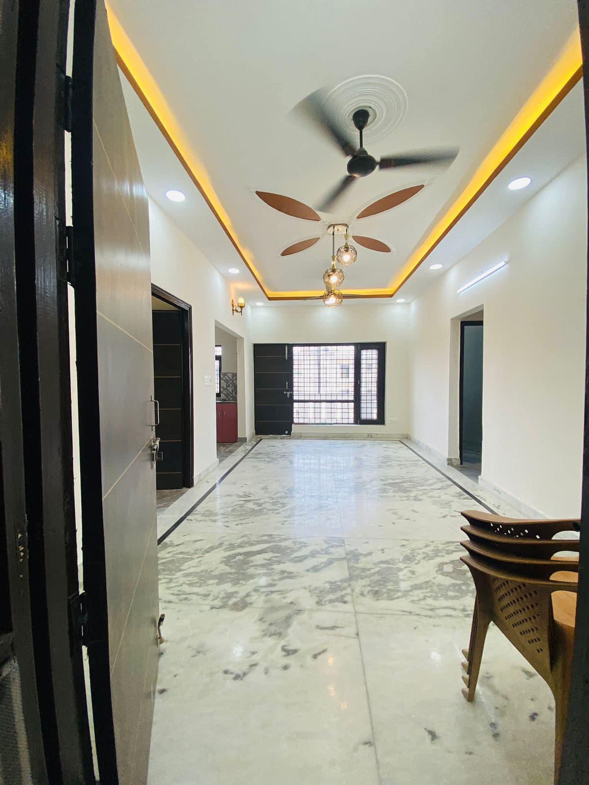 4 BHK + Pooja Room,Servant Room,Study Room,Extra Room Builder Floor For Rent in Green Fields Colony