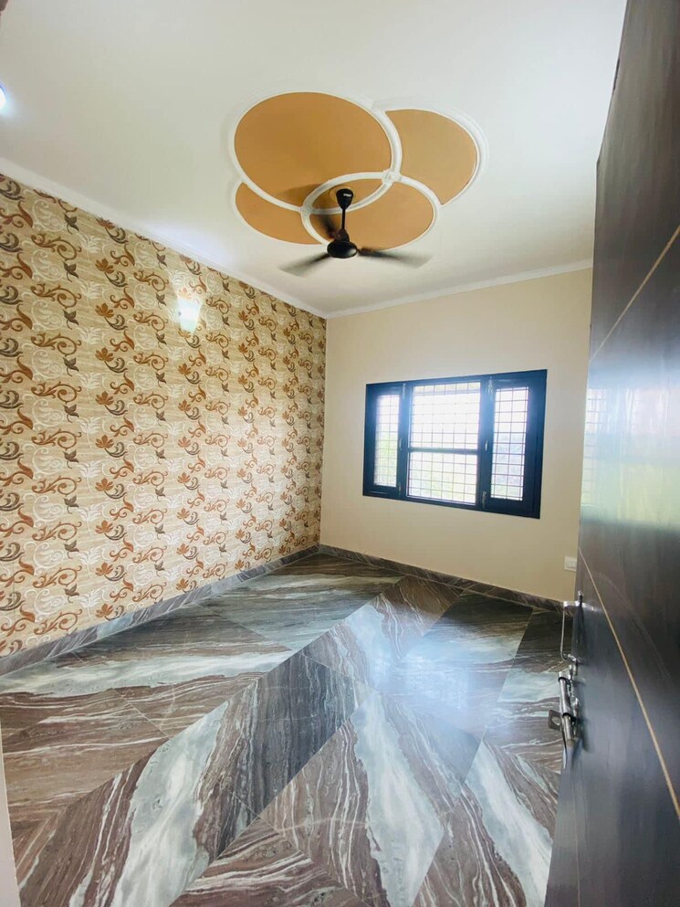 Master Bedroom, green fields colony 4 Bedroom 350 Sq.Yd. Builder Floor In Green Fields Colony Faridabad 9097757