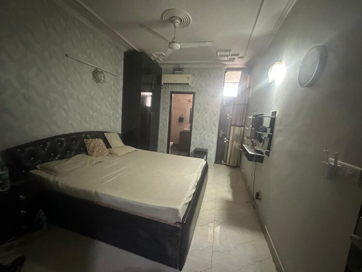 Bedroom, east of kailash 3 Bedroom 1350 Sq.Ft. Builder Floor In East Of Kailash Delhi 9097741