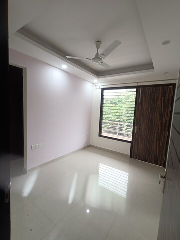 Room in 4 BHK Builder Floor at Ansal API Esencia, Sector 67 – for Rent