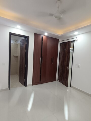 Room in 4 BHK Builder Floor at Ansal API Esencia, Sector 67 – for Rent