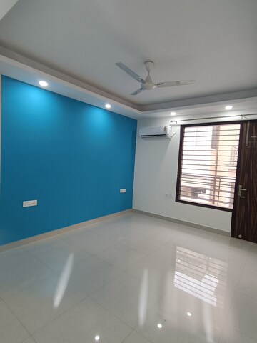 Room in 4 BHK Builder Floor at Ansal API Esencia, Sector 67 – for Rent