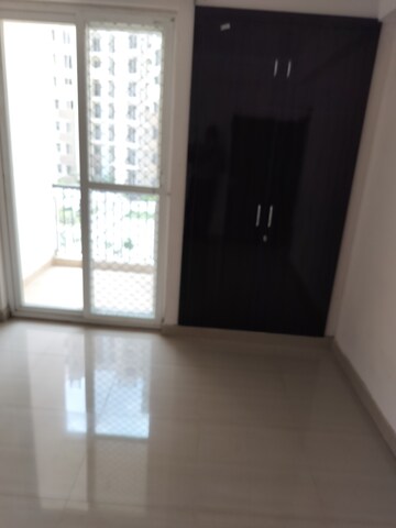 Room in 2.5 BHK Apartment at Amrapali Leisure Park, Amrapali Leisure Valley – for Sale