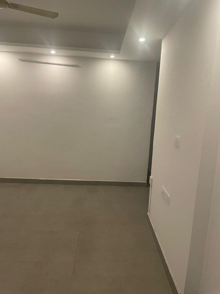 Room, saket 3 Bedroom 200 Sq.Yd. Builder Floor In Saket Delhi 9097827