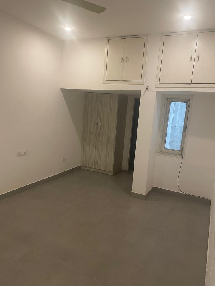 Room, saket 3 Bedroom 200 Sq.Yd. Builder Floor In Saket Delhi 9097827