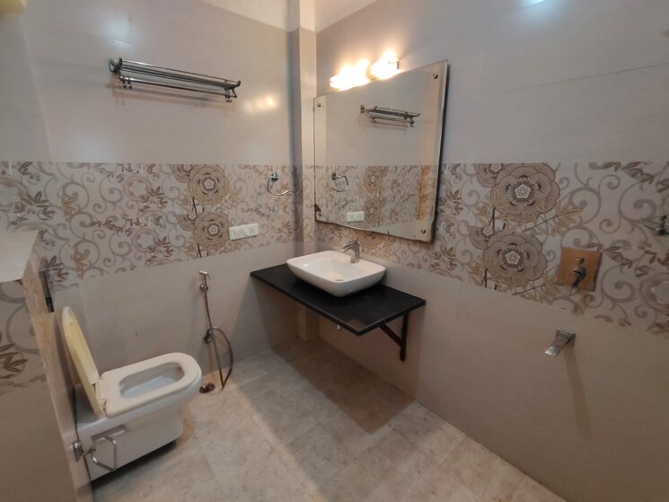 Attached Bathroom, freedom fighters enclave 3 Bedroom 1800 Sq.Ft. Builder Floor In Freedom Fighters Enclave Delhi 9097806