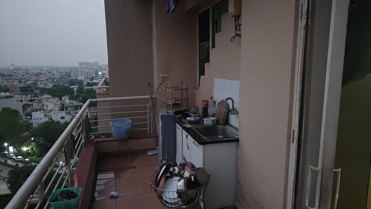 Kitchen, smart-world-orchard 3 Bedroom 1680 Sq.Ft. Apartment In Sector 61 Gurgaon 9097877