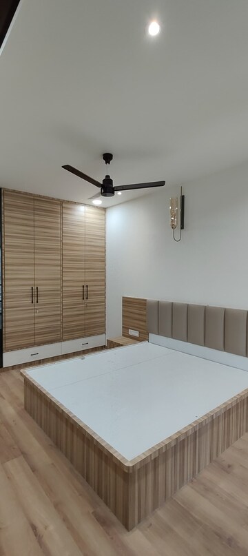 Room in 4 BHK Apartment at Shivalik Edge, Ambli – for Rent