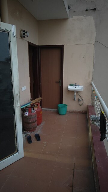 Furnished Amenities in 3 BHK Apartment at Smart World Orchard, Sector 61 – for Rent