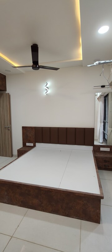 Room in 4 BHK Apartment at Shivalik Edge, Ambli – for Rent