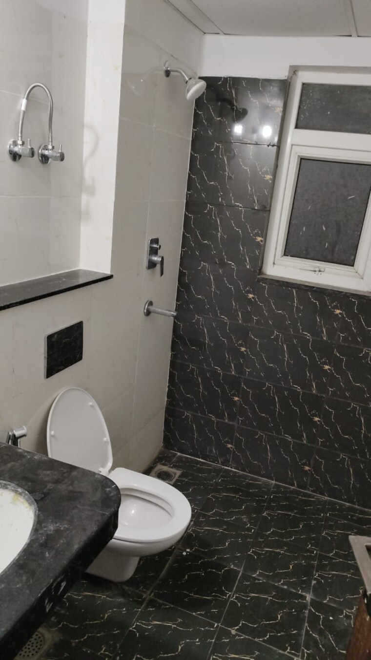 Bathroom, shiv-sai-ozone-park 3 Bedroom 1252 Sq.Ft. Apartment In Sector 86 Faridabad 9097837