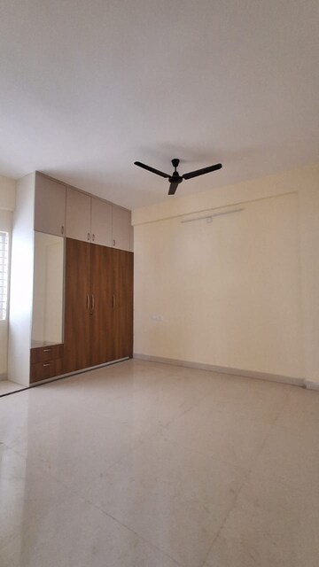 Room in 3 BHK Apartment at Mahathi Jaswitha Cyber Nest, Kondapur – for Rent