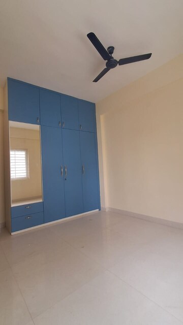 Room in 3 BHK Apartment at Mahathi Jaswitha Cyber Nest, Kondapur – for Rent