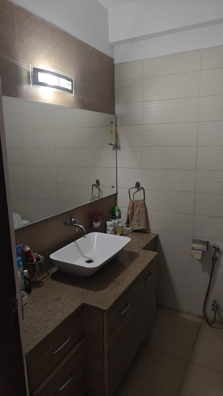 Bathroom, smart-world-orchard 3 Bedroom 1680 Sq.Ft. Apartment In Sector 61 Gurgaon 9097877