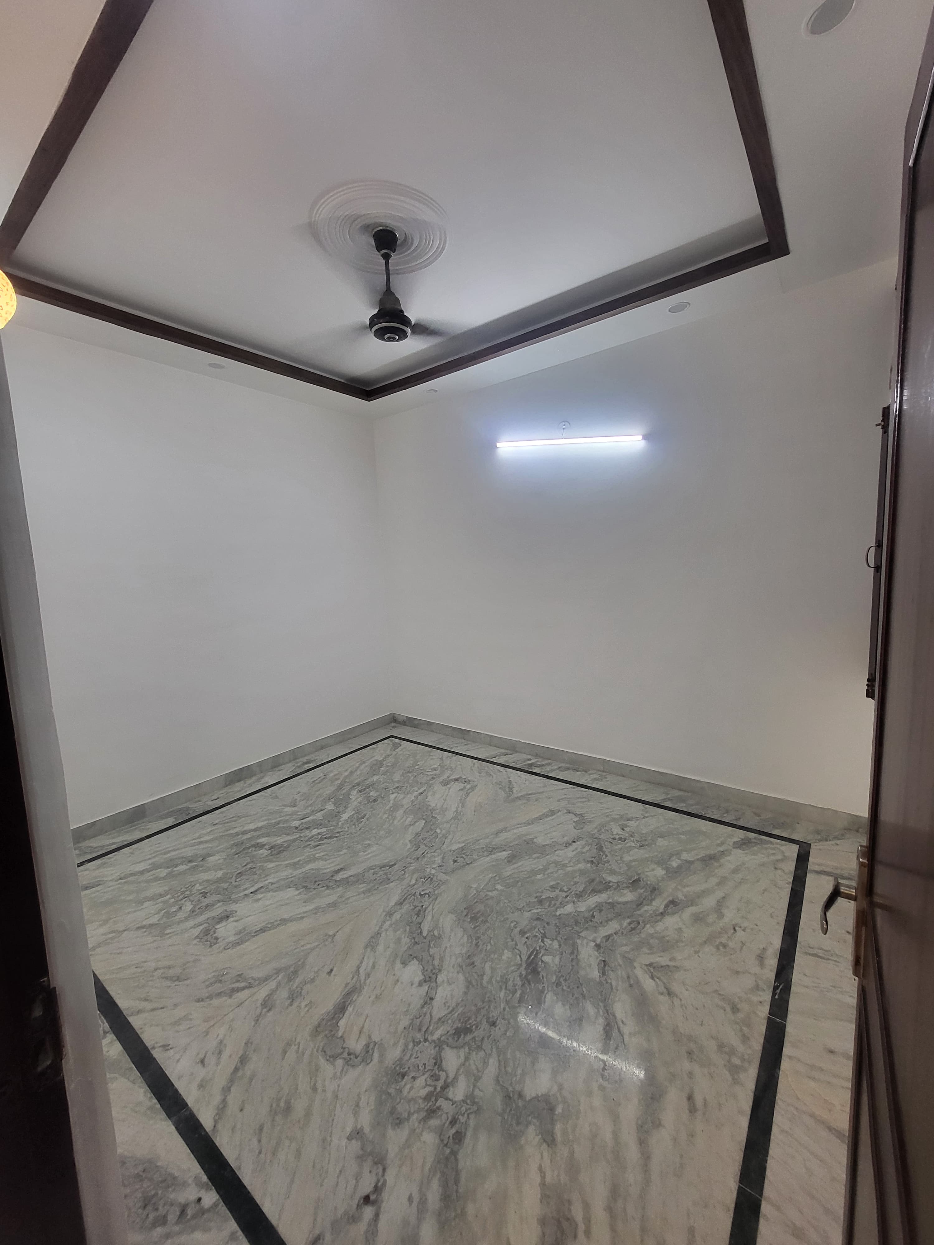 3 BHK + Pooja Room,Servant Room,Study Room,Extra Room Builder Floor For Rent in Green Fields Colony