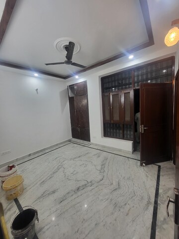 Bedroom in 3 BHK Builder Floor at Green Fields Colony – for Rent