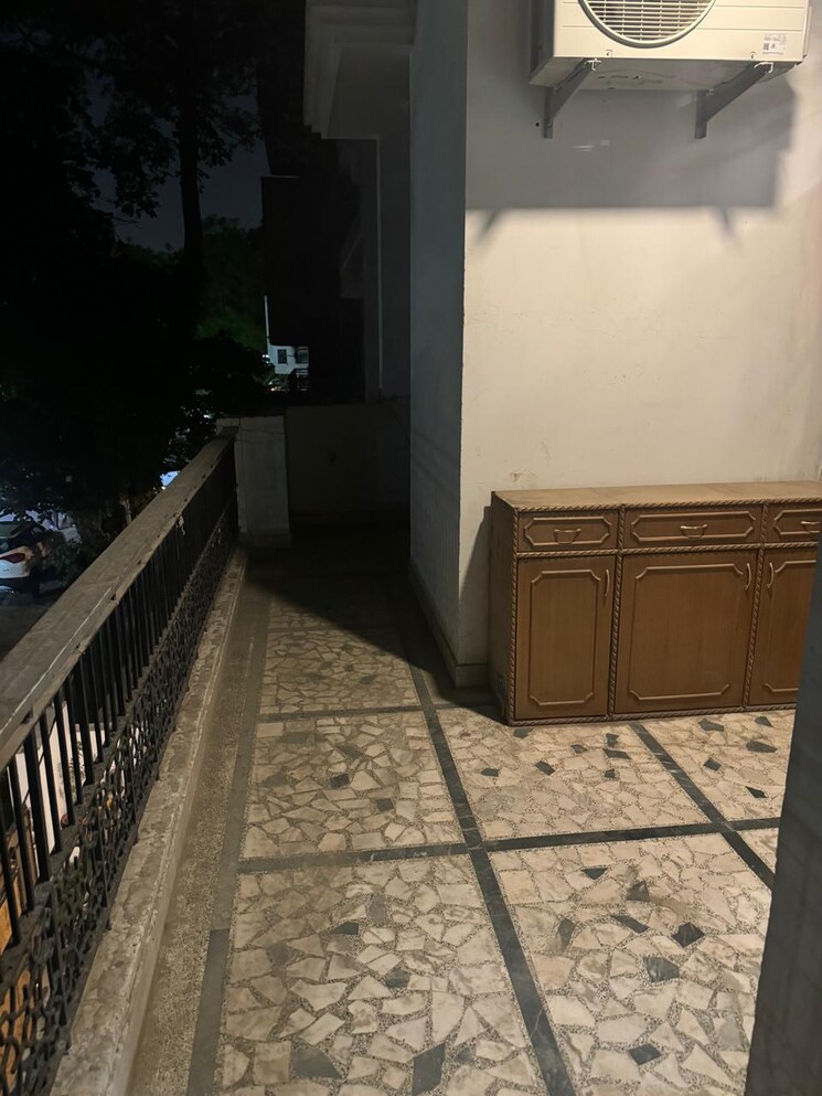 Balcony, greater kailash part 3 3 Bedroom 1917 Sq.Ft. Builder Floor In Greater Kailash Part 3 Delhi 9097894