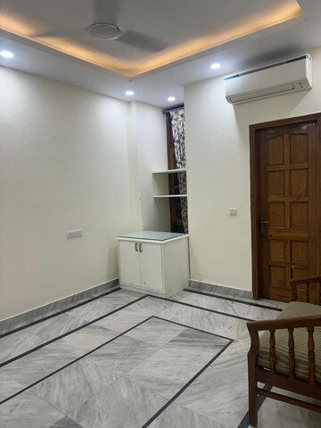 Room in 3 BHK Builder Floor at Greater Kailash Part 3 – for Rent
