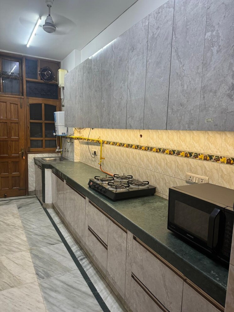 Kitchen, greater kailash part 3 3 Bedroom 1917 Sq.Ft. Builder Floor In Greater Kailash Part 3 Delhi 9097894