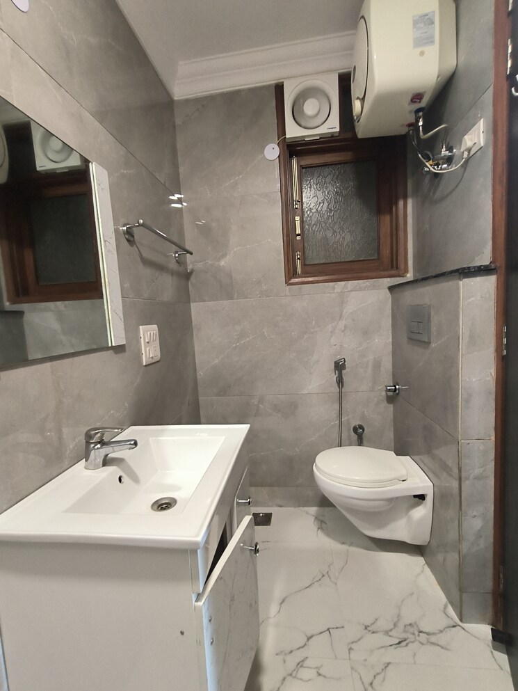 Bathroom, malviya nagar 2 Bedroom 900 Sq.Ft. Builder Floor In Malviya Nagar Delhi 9097911
