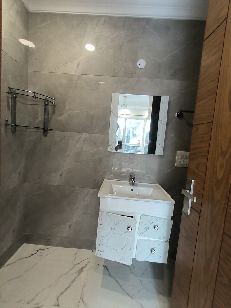 Bathroom, malviya nagar 2 Bedroom 900 Sq.Ft. Builder Floor In Malviya Nagar Delhi 9097911