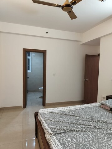 Room in 3 BHK Apartment at ATS Happy Trails, Sector 10 Greater Noida – for Rent