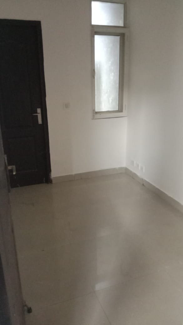 2 BHK + Extra Room 1000 Sq.Ft. Apartment in Arun Vihar Sector 37