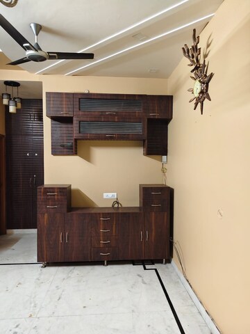 Furnished Amenities in 3 BHK Builder Floor at Gomti Nagar – for Rent