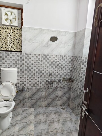 Bathroom in 3 BHK Builder Floor at Gomti Nagar – for Rent