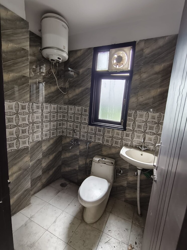 Bathroom, chattarpur 2 Bedroom 900 Sq.Ft. Builder Floor In Chattarpur Delhi 9097935