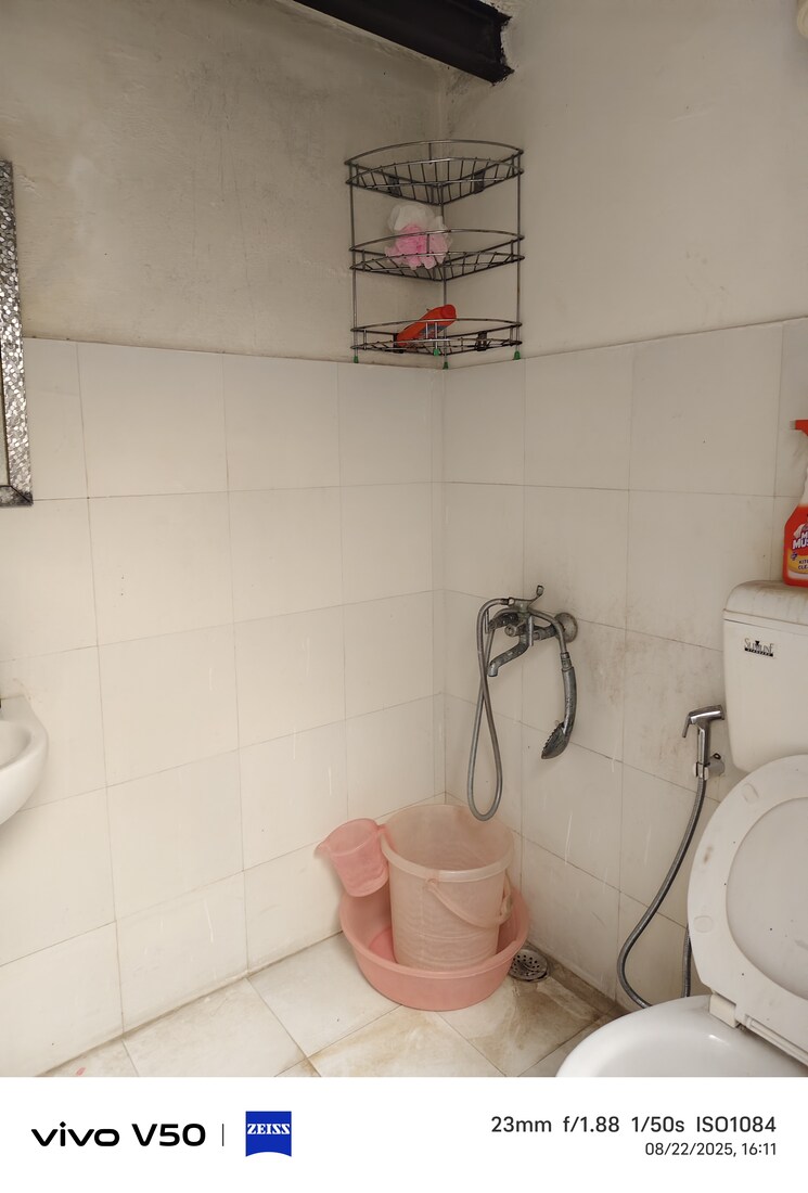 Bathroom, greater kailash i 1 Bedroom 300 Sq.Ft. Builder Floor In Greater Kailash I Delhi 9097953