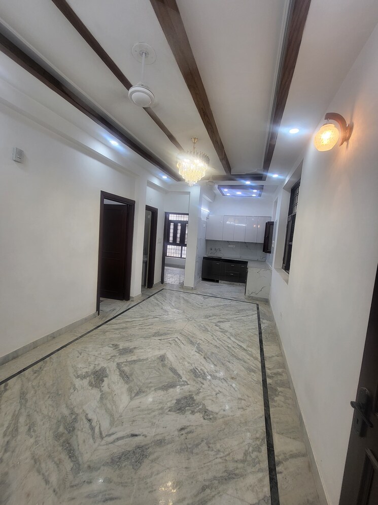  Parking, green fields colony 2 Bedroom 200 Sq.Yd. Builder Floor In Green Fields Colony Faridabad 9097995