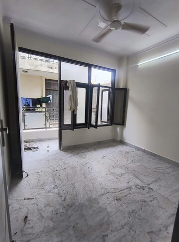 Room in 3 BHK Builder Floor at Govindpuri – for Rent