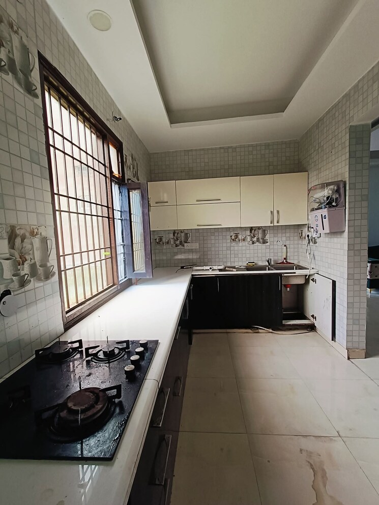 Kitchen, freedom fighters enclave 3 Bedroom 2700 Sq.Ft. Builder Floor In Freedom Fighters Enclave Delhi 9098037