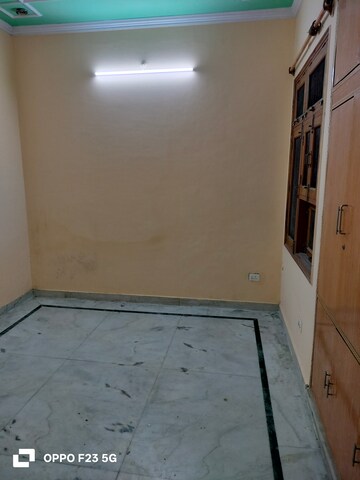 Room in 2 BHK Builder Floor at Gomti Nagar – for Rent
