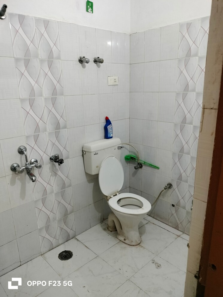 Bathroom, gomti nagar 2 Bedroom 1250 Sq.Ft. Builder Floor In Gomti Nagar Lucknow 9098071