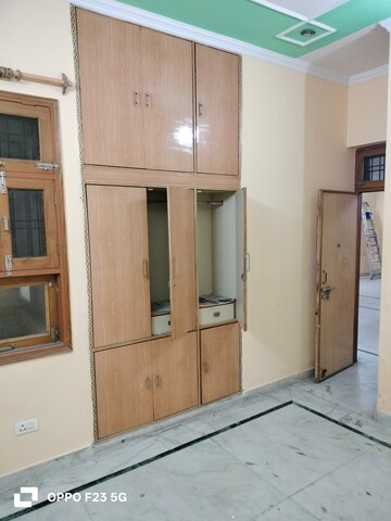 Room in 2 BHK Builder Floor at Gomti Nagar – for Rent
