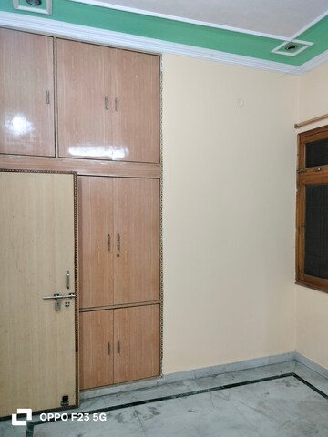 Room in 2 BHK Builder Floor at Gomti Nagar – for Rent