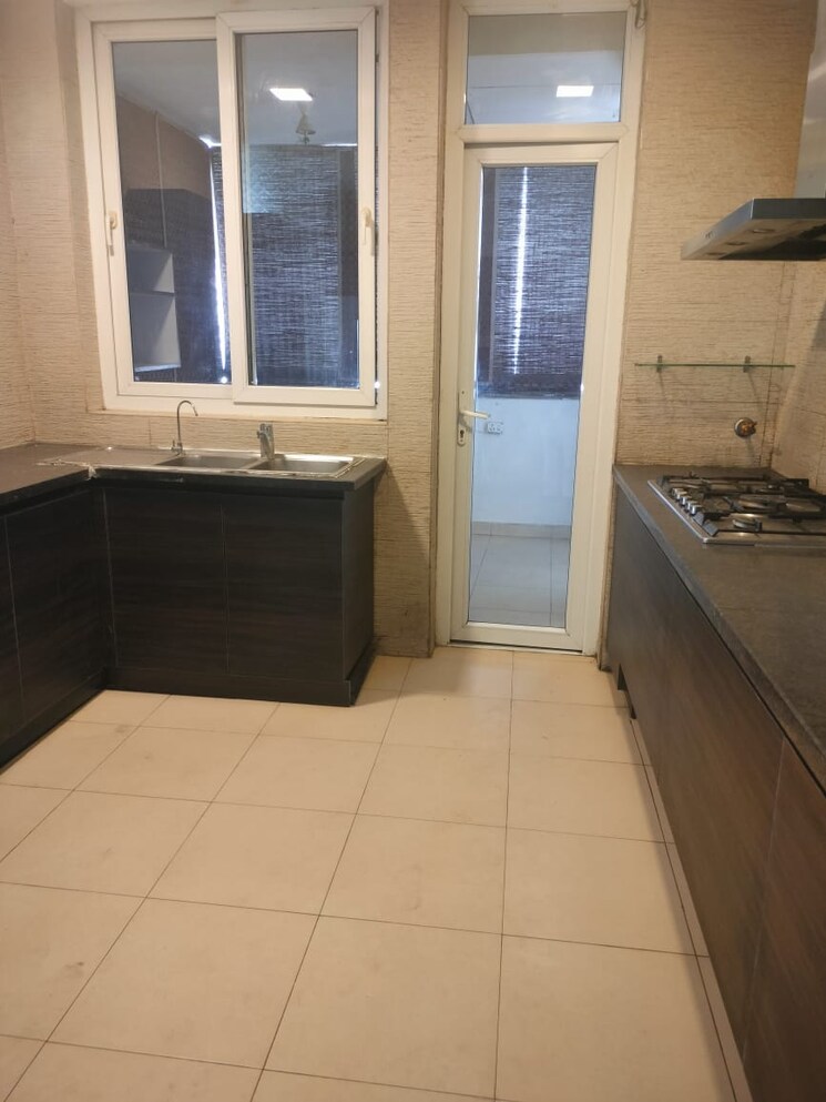 Kitchen, salcon-the-verandas 4 Bedroom 4495 Sq.Ft. Apartment In Sector 54 Gurgaon 9097978