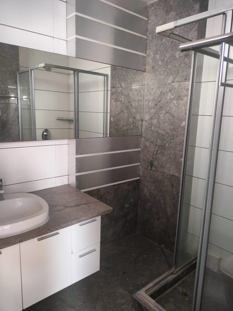 Bathroom, salcon-the-verandas 4 Bedroom 4495 Sq.Ft. Apartment In Sector 54 Gurgaon 9097978