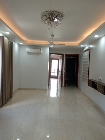 Room in 3 BHK Builder Floor at Safdarjung Enclave – for Rent