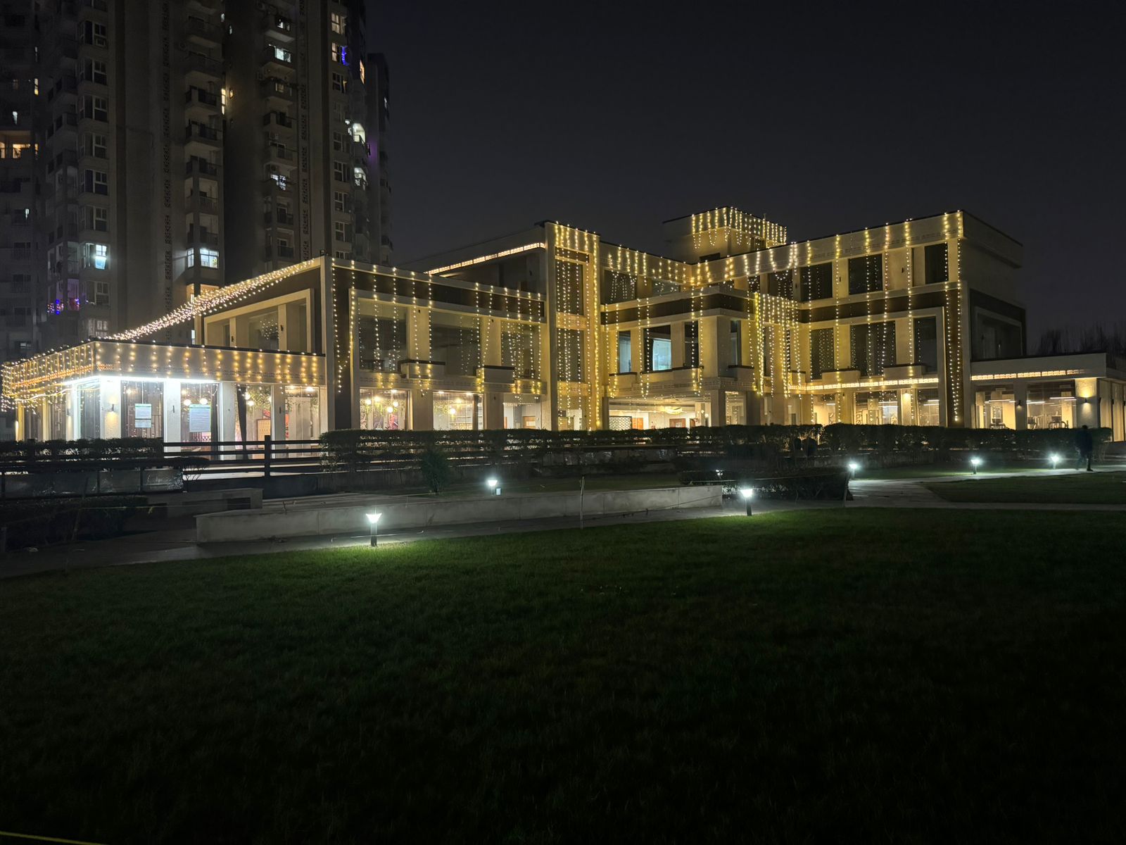 3 BHK Apartment For Sale in Shri Radha Sky Gardens