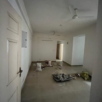 Bathroom in 2.5 BHK Apartment at Supertech Cape Town, Sector 74 – for Rent