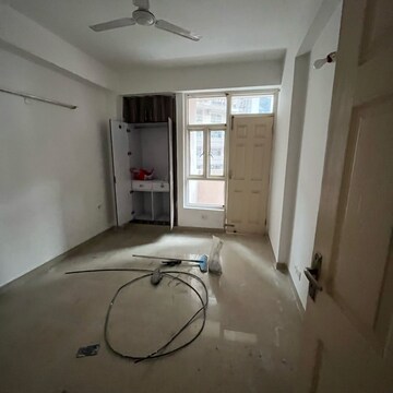 Bathroom in 2.5 BHK Apartment at Supertech Cape Town, Sector 74 – for Rent