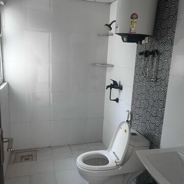 Bathroom in 3.5 BHK Apartment at Ajnara Daffodil, Sector 137 – for Rent