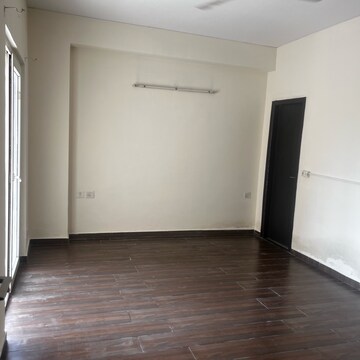 Room in 3.5 BHK Apartment at Ajnara Daffodil, Sector 137 – for Rent
