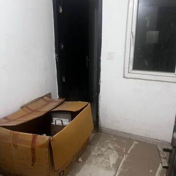 Bathroom in 3.5 BHK Apartment at Ajnara Daffodil, Sector 137 – for Rent