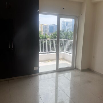 Room in 3.5 BHK Apartment at Ajnara Daffodil, Sector 137 – for Rent